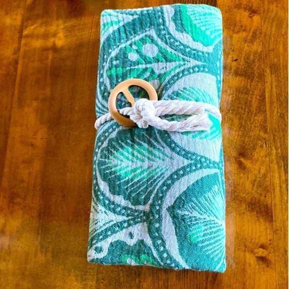 FREE Gift Wrap Rope Belt Hand Crafted Wrap Blanket Curtain Tapestry Tablecloth - Picture 13 of 16